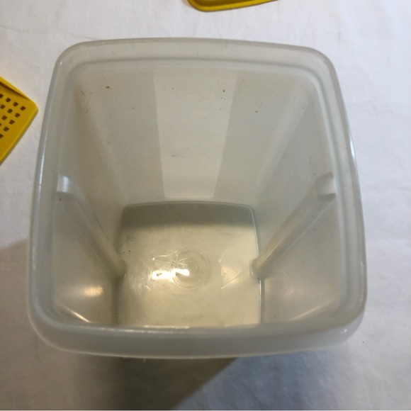 Vintage Tupperware Pickle Keeper Yellow 1332-8 - Picture 9 of 12